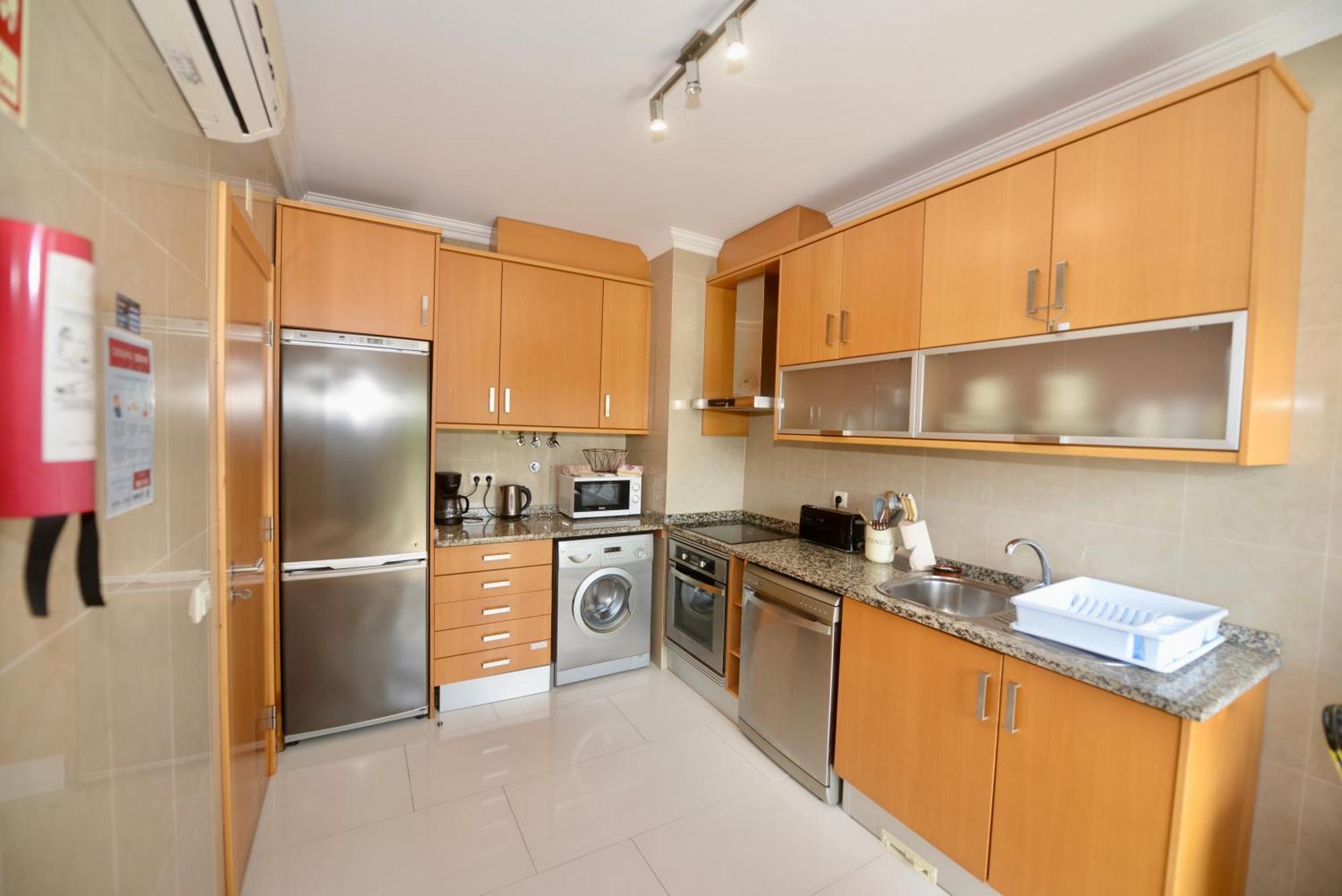 Pebble - 1 Bedroom Apartment Sleeps 5 With Pool & Tennis Court Сан-Мартинью-ду-Порту Экстерьер фото