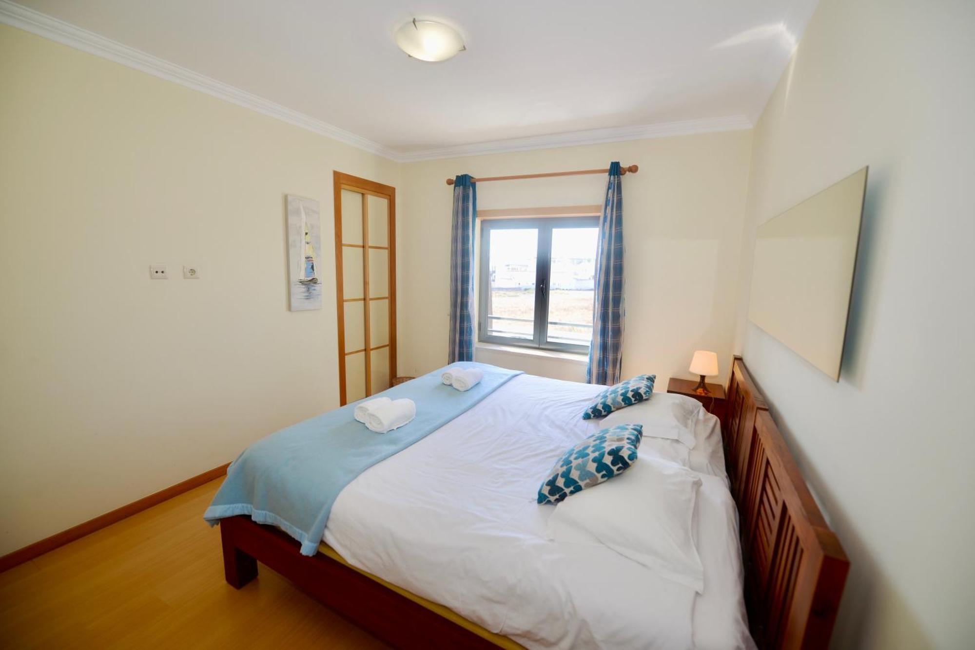Pebble - 1 Bedroom Apartment Sleeps 5 With Pool & Tennis Court Сан-Мартинью-ду-Порту Экстерьер фото